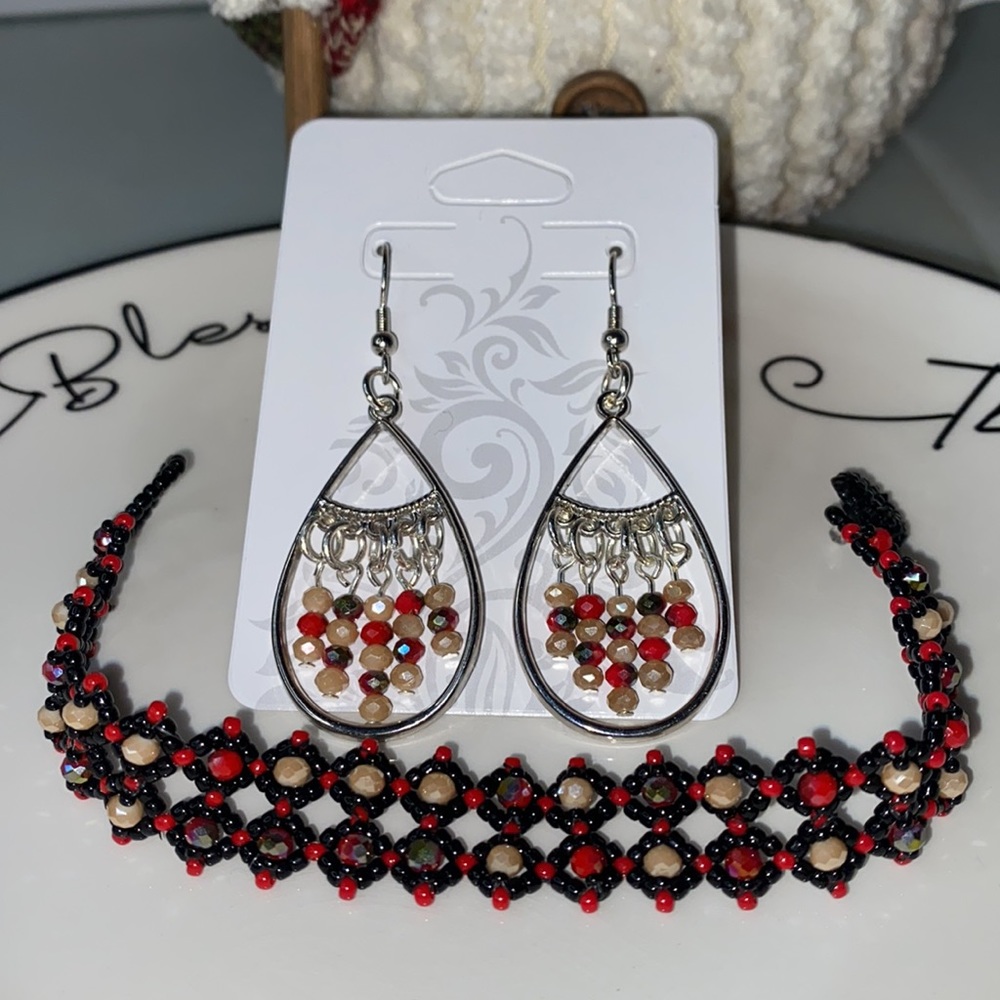 NEW!!!  BRACELET & EARRINGS SET Black, Red & Beige, 7”